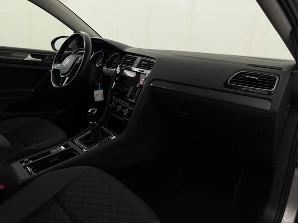 VOLKSWAGEN Golf (2018) — foto 3 van 27