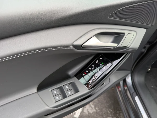 AUDI Q6 e-tron (2026) — foto 9 van 23