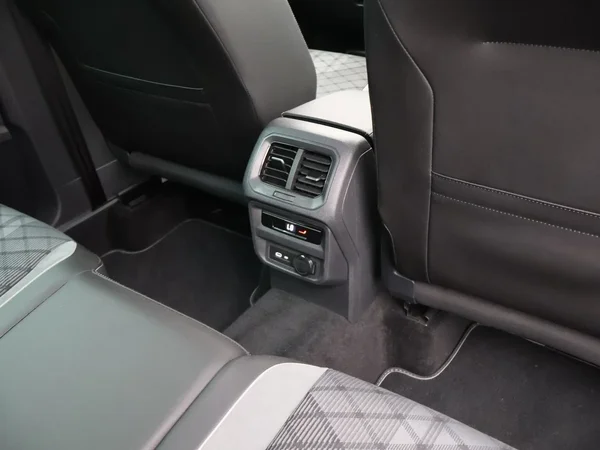 Volkswagen Tiguan (2022) — foto 3 van 27