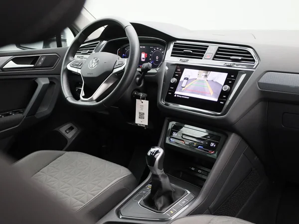 Volkswagen Tiguan (2023) — foto 35 van 43
