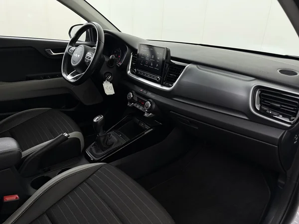 KIA Stonic (2024) — foto 3 van 26