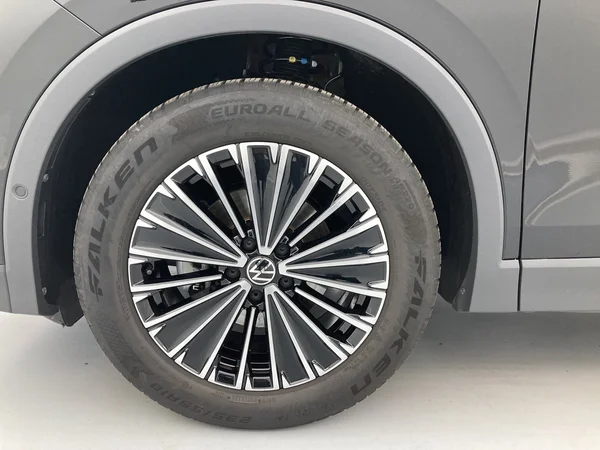 VOLKSWAGEN Tiguan (2025) — foto 25 van 36