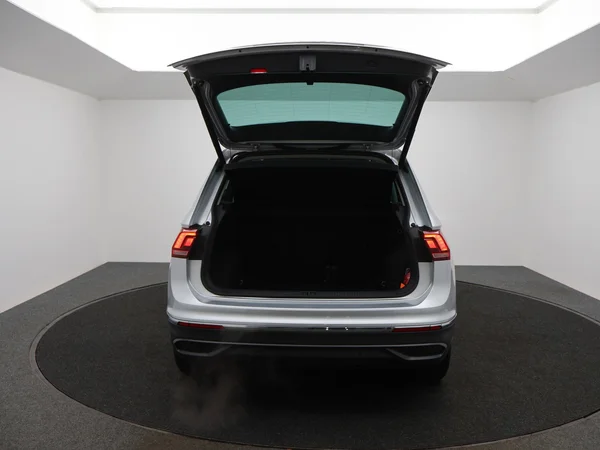 VOLKSWAGEN Tiguan (2022) — foto 6 van 24