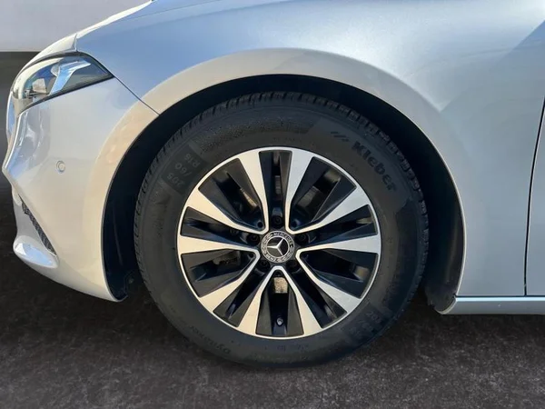 MERCEDES-BENZ A-Class (W177) (2019) — foto 2 van 25