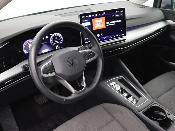 VOLKSWAGEN Golf VIII SW (2025) — foto 3 van 32