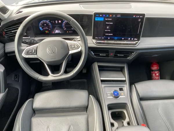 VOLKSWAGEN Tiguan (2024) — foto 11 van 21