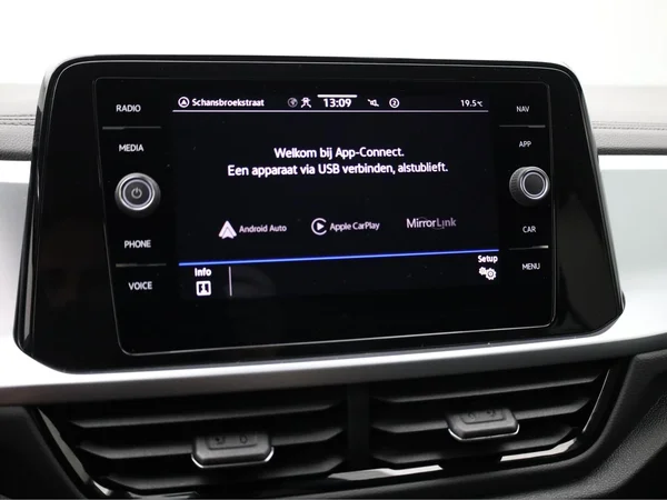 VOLKSWAGEN T-Roc (2022) — foto 10 van 19