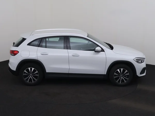 MERCEDES GLA 250 (2022) — foto 28 van 32