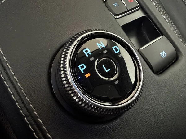 FORD Mustang Mach-E (2022) — foto 4 van 33