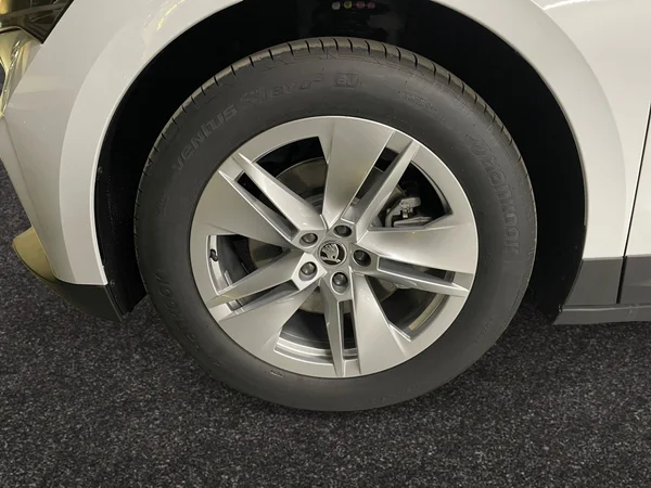 SKODA Enyaq (2024) — foto 13 van 15
