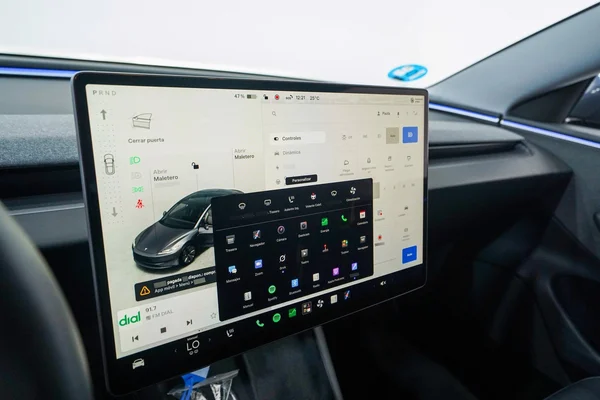 Tesla Model 3 (2024) — foto 13 van 40