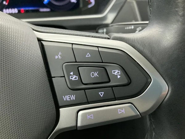VOLKSWAGEN Tiguan Allspace (2021) — foto 13 van 36