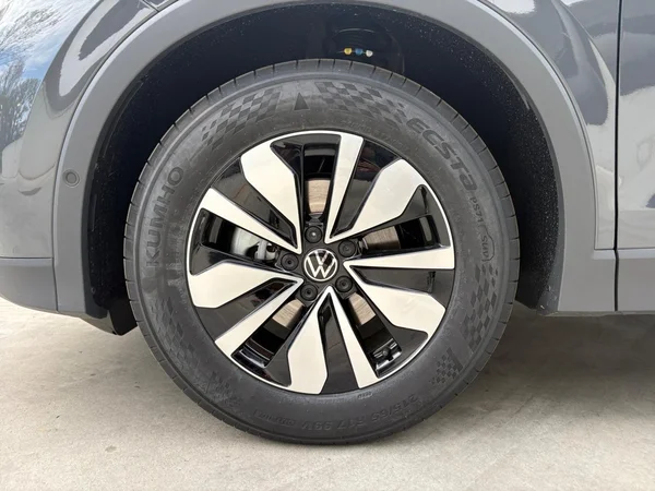 VOLKSWAGEN Tiguan (2026) — foto 16 van 24