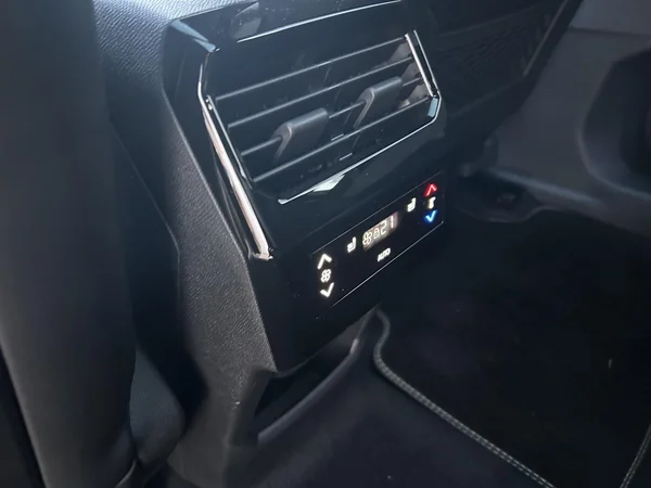Peugeot e-5008 (2025) — foto 8 van 18