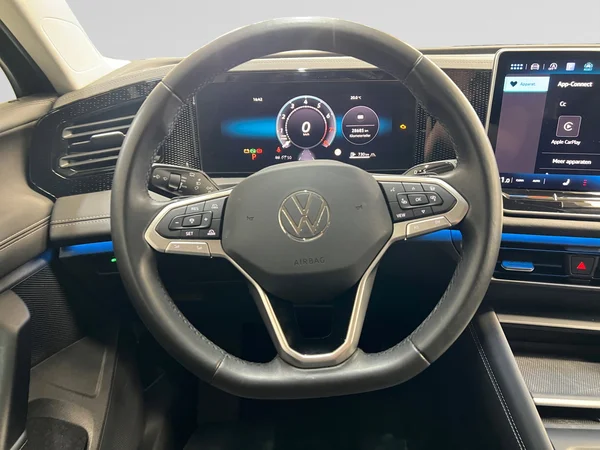 VOLKSWAGEN Tiguan (2024) — foto 8 van 16