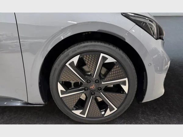 Cupra Born (2025) — foto 28 van 29