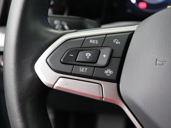 VOLKSWAGEN Golf (2024) — foto 9 van 26