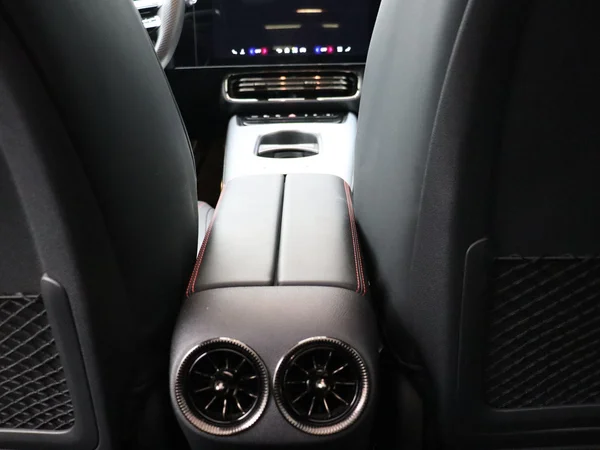 Mercedes-Benz CLA (2025) — foto 16 van 30