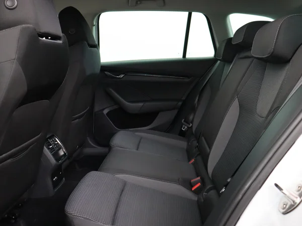 SKODA Octavia Combi (2024) — foto 4 van 18