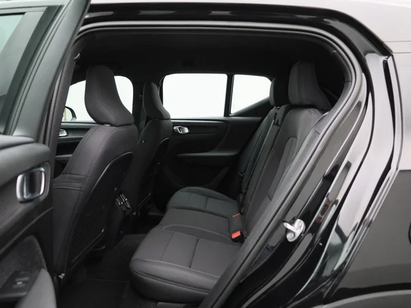 Volvo XC40 (2023) — foto 2 van 41