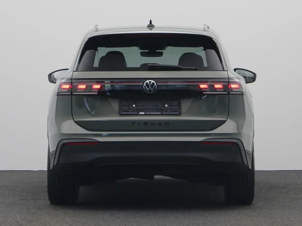VOLKSWAGEN Tiguan (2024) — foto 17 van 20