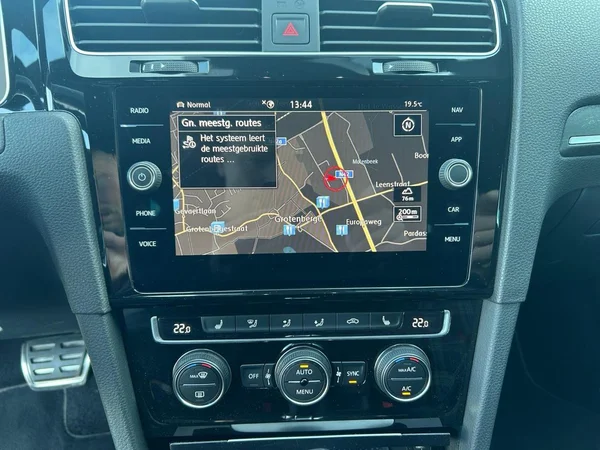 VOLKSWAGEN Golf VII GTI (2019) — foto 6 van 24