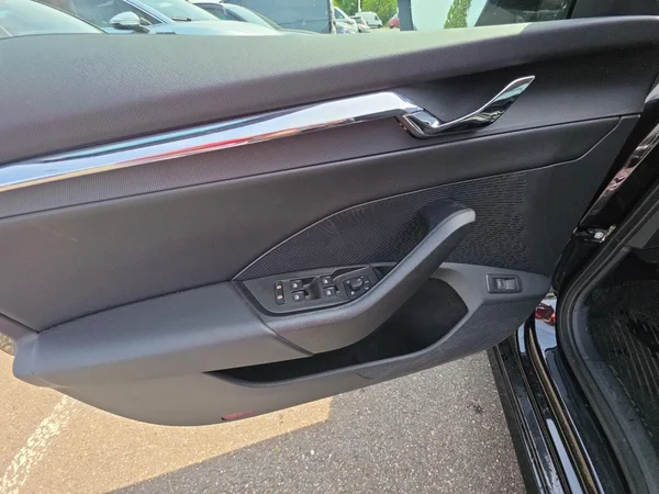 SKODA Octavia Combi (2021) — foto 7 van 24