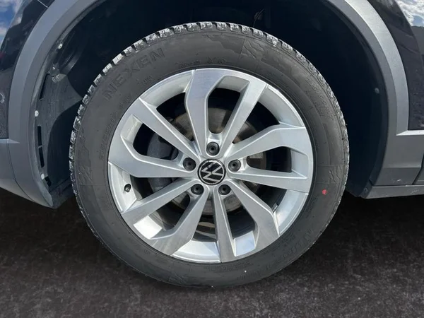 VOLKSWAGEN T-Roc (2022) — foto 25 van 31