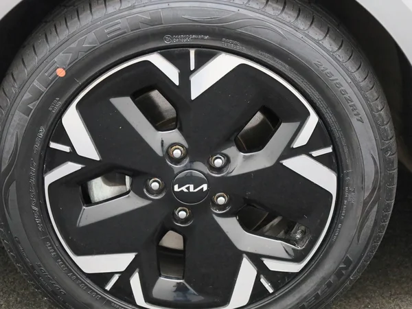 Kia Niro (2024) — foto 5 van 49