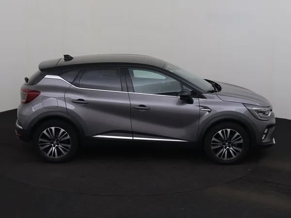 RENAULT Captur (2022) — foto 25 van 29
