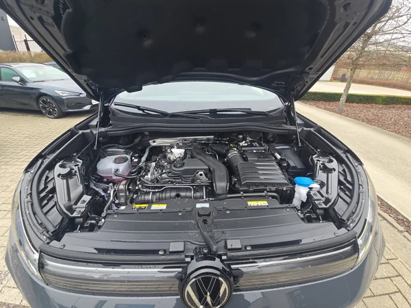 VOLKSWAGEN Tiguan (2025) — foto 14 van 24