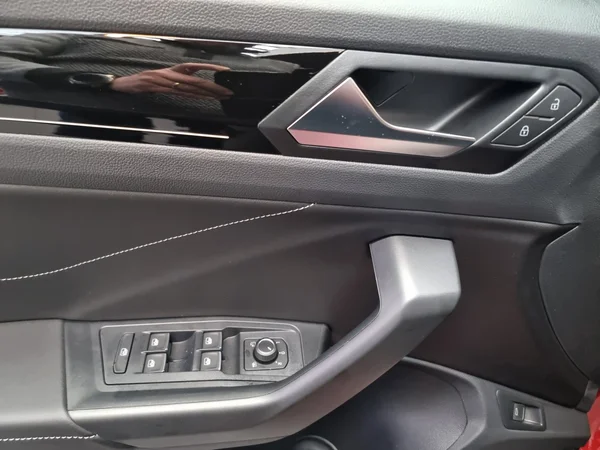 VOLKSWAGEN T-Roc (2025) — foto 12 van 15