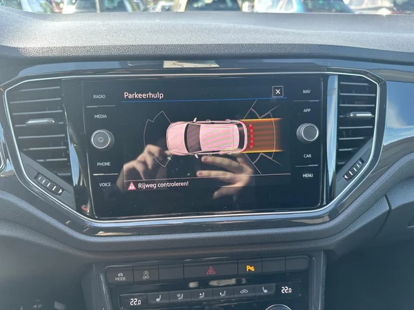 VOLKSWAGEN T-Roc (2020) — foto 13 van 24