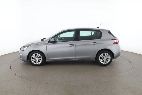 Peugeot 308 (2016) — foto 9 van 16
