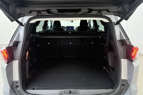Peugeot 5008 (2021) — foto 16 van 20