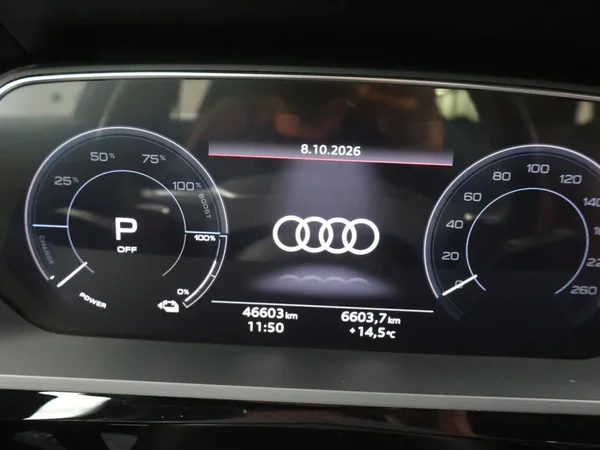 Audi e-tron (2022) — foto 7 van 28