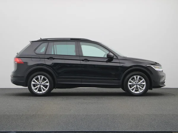 VOLKSWAGEN Tiguan eHybrid (PHEV) (2024) — foto 19 van 21