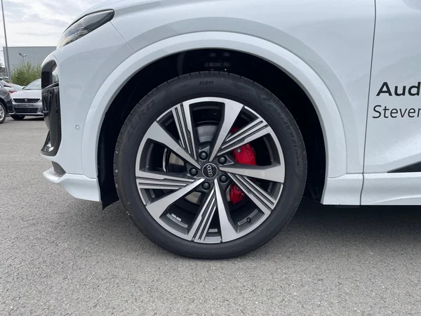 AUDI Q6 e-tron (2024) — foto 20 van 24