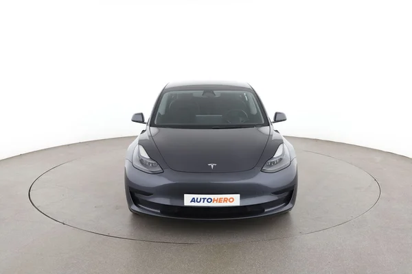 Tesla Model 3 (2022) — foto 15 van 16