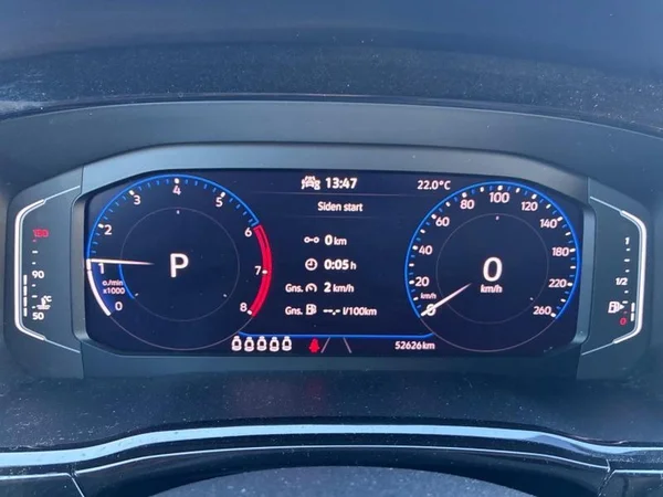 VOLKSWAGEN Touran (2023) — foto 9 van 23
