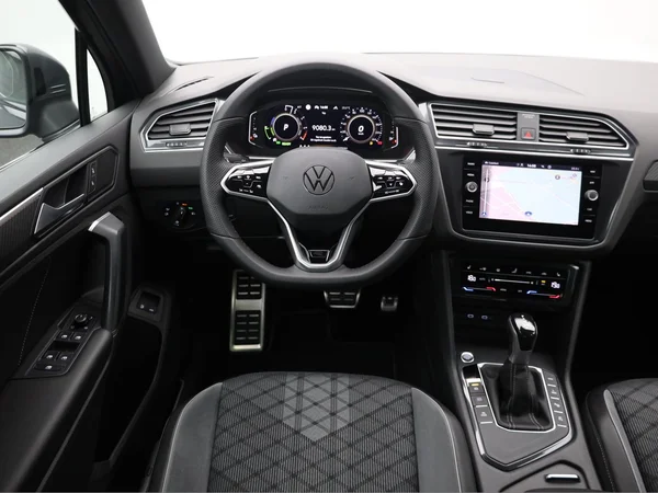 VOLKSWAGEN Tiguan (2022) — foto 6 van 23