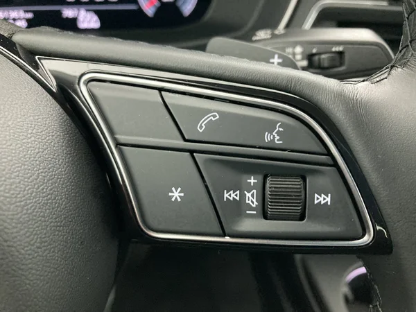 AUDI A4 (2022) — foto 16 van 36