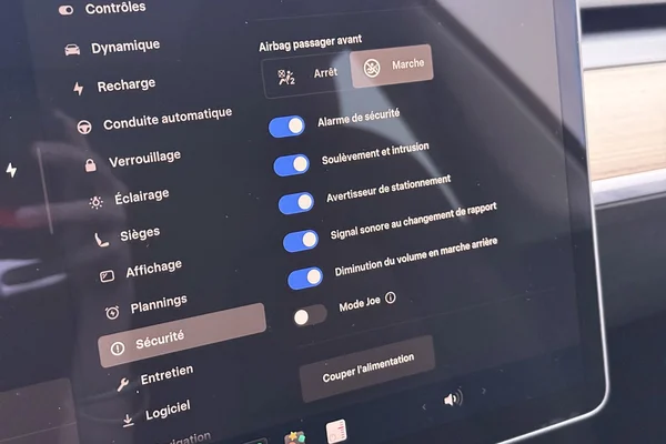 Tesla Model 3 (2023) — foto 17 van 44