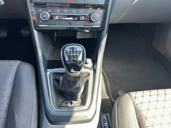 VOLKSWAGEN T-Cross (2021) — foto 15 van 31