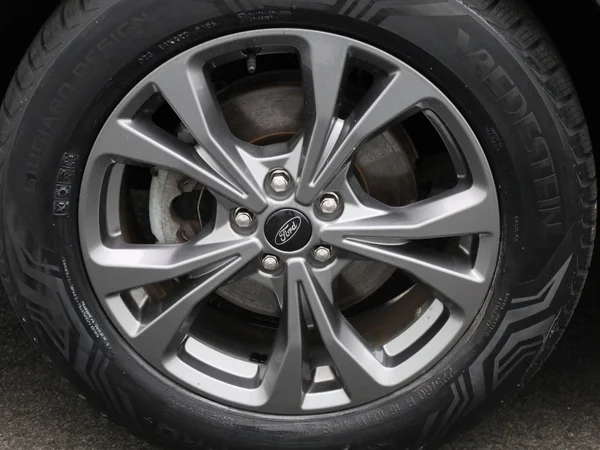 Ford Kuga (2023) — foto 6 van 45