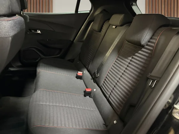 Peugeot 2008 (2023) — foto 18 van 29