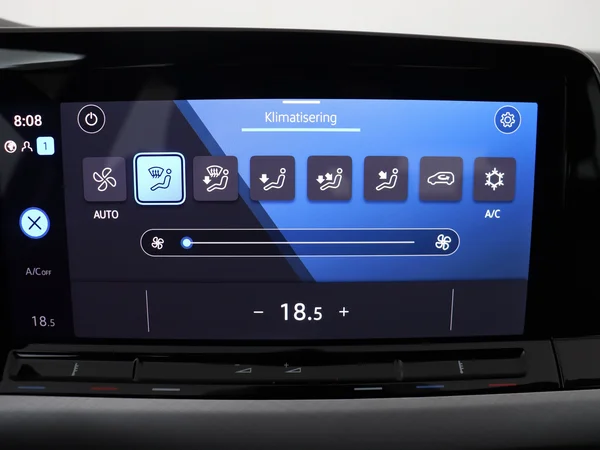 VOLKSWAGEN Golf (2024) — foto 17 van 28