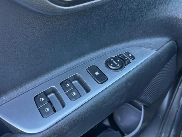 KIA Stonic (2024) — foto 25 van 33