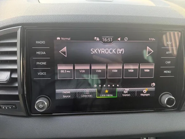 SKODA Karoq (2023) — foto 6 van 29
