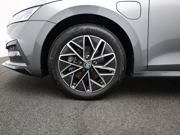 SKODA Octavia Combi PHEV (2024) — foto 5 van 22